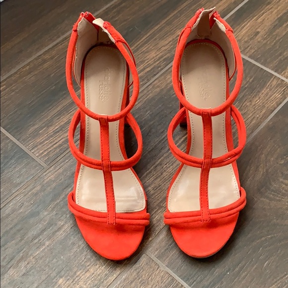 Heels - Picture 2 of 5